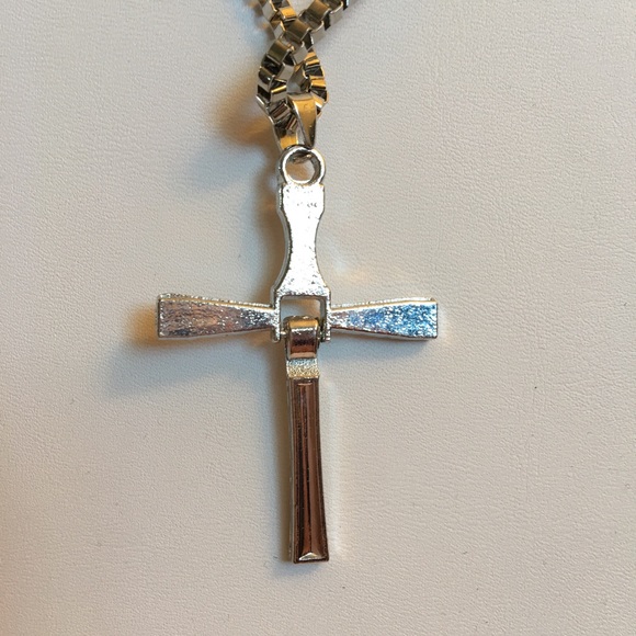 Dominic Toretto’s Cross Pendant - Picture 3 of 8